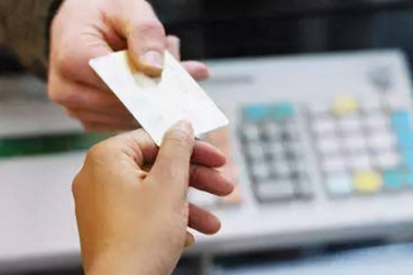 公积金停缴后对贷款有影响吗？断缴了还能贷吗？